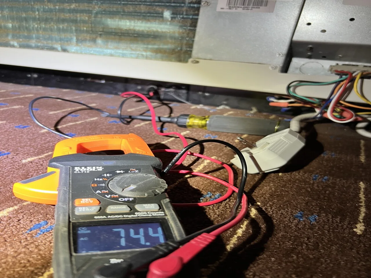Electrical meter reading during Bakerss service work