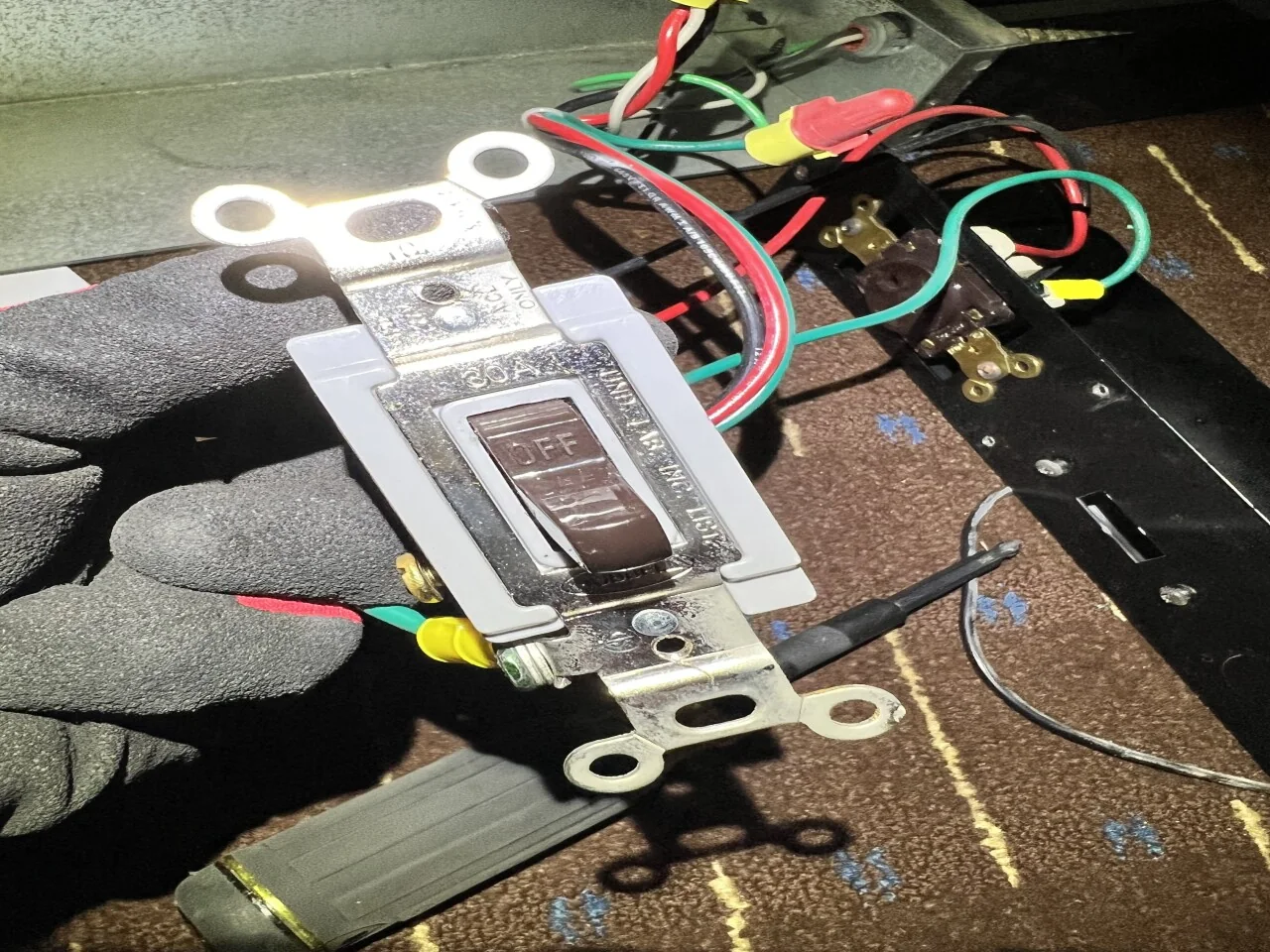 Switch device and wiring during Bakerss service work