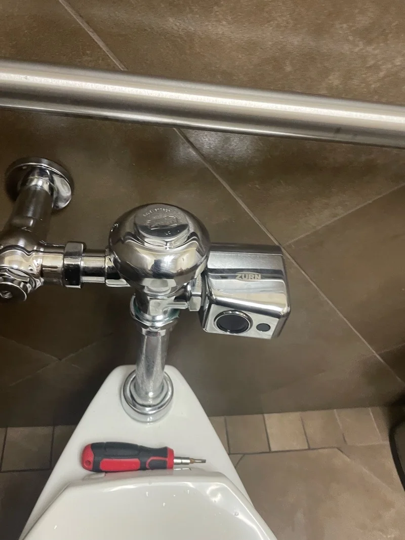Toilet flush fixture in Murrells Inlet